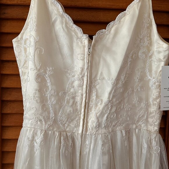 Vintage Satin & Lace Ivory Wedding Dress - Picture 6 of 6